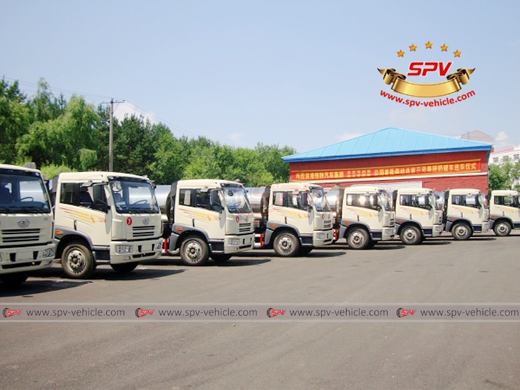 8,000 Litres Stainless Steel Milk Truck FAW - R